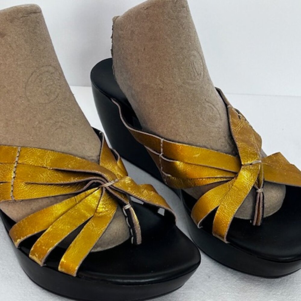 Donald Pliner Sandal Cathe Antique Gold Size 8